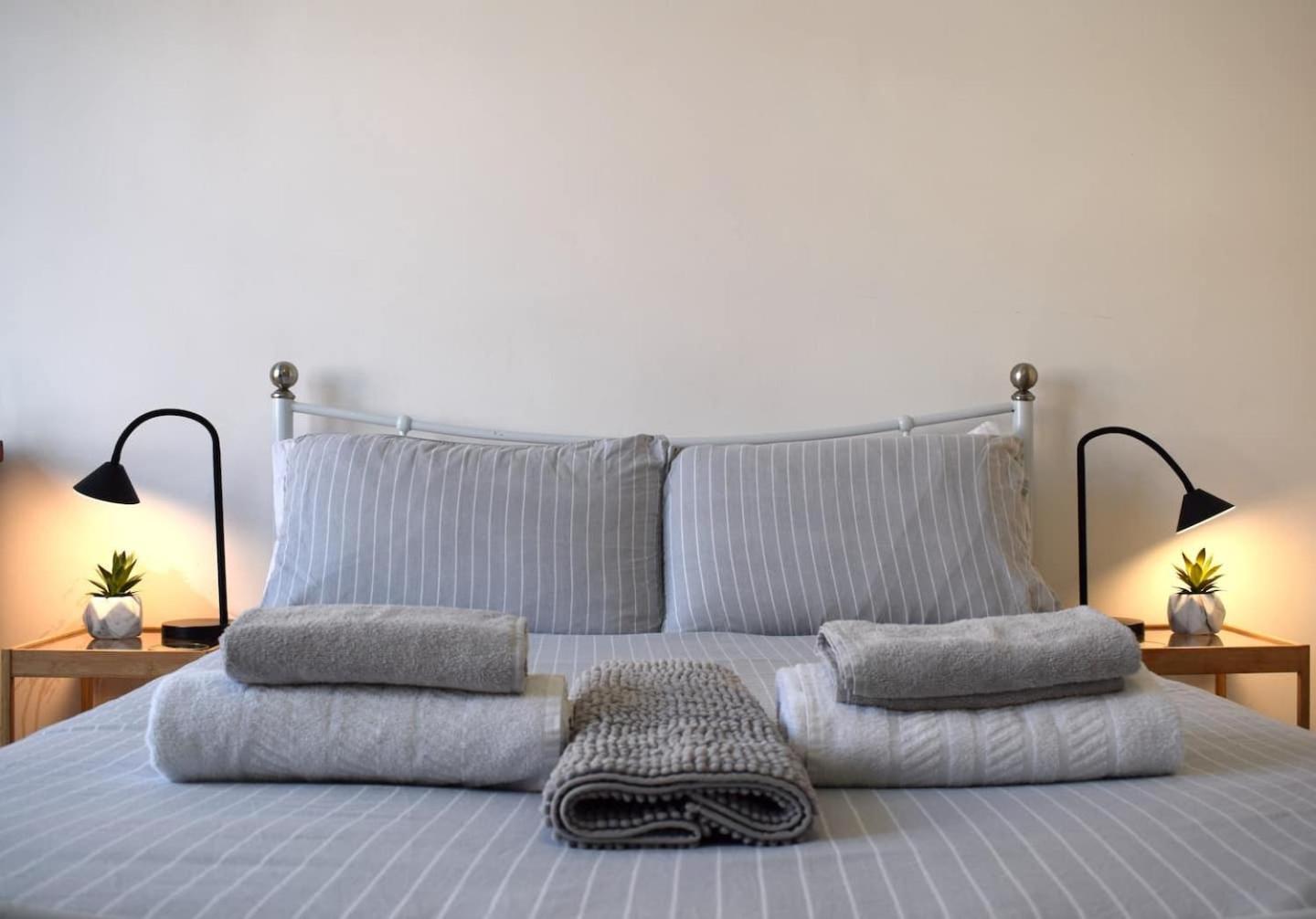 The Twickenham Apartment Near Strawberry Hill Bagian luar foto