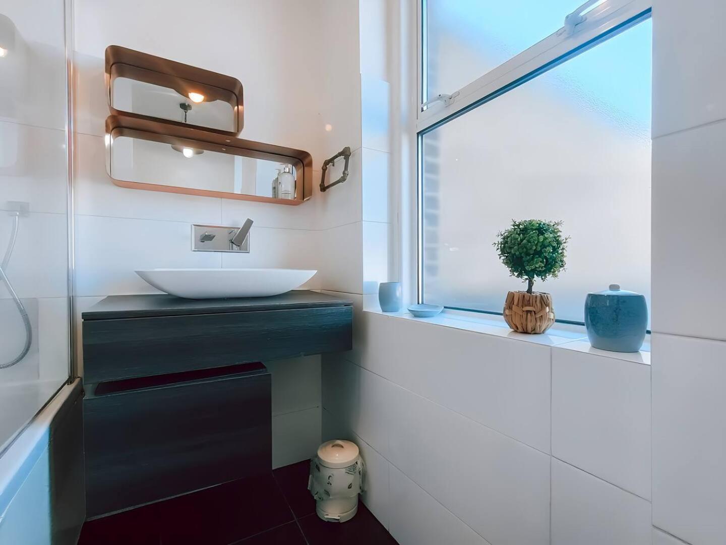 The Twickenham Apartment Near Strawberry Hill Bagian luar foto