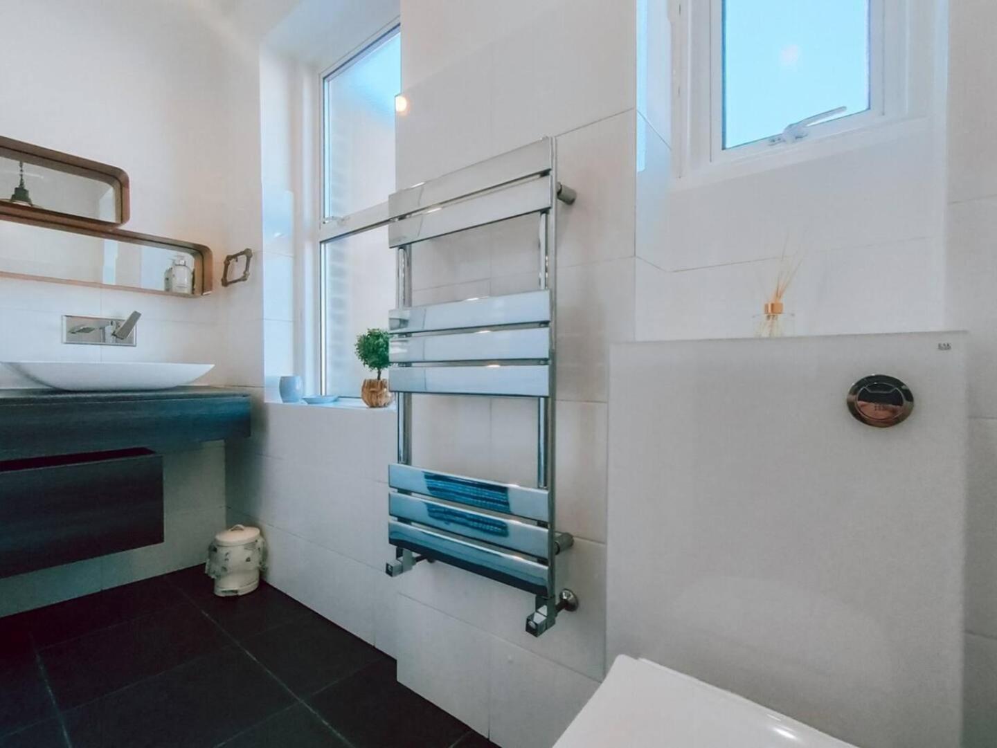 The Twickenham Apartment Near Strawberry Hill Bagian luar foto