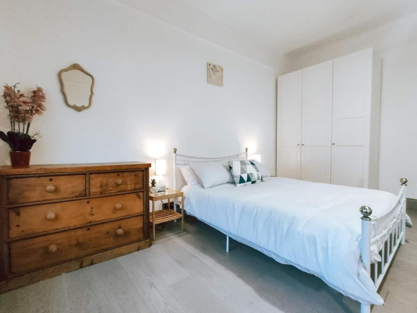 The Twickenham Apartment Near Strawberry Hill Bagian luar foto