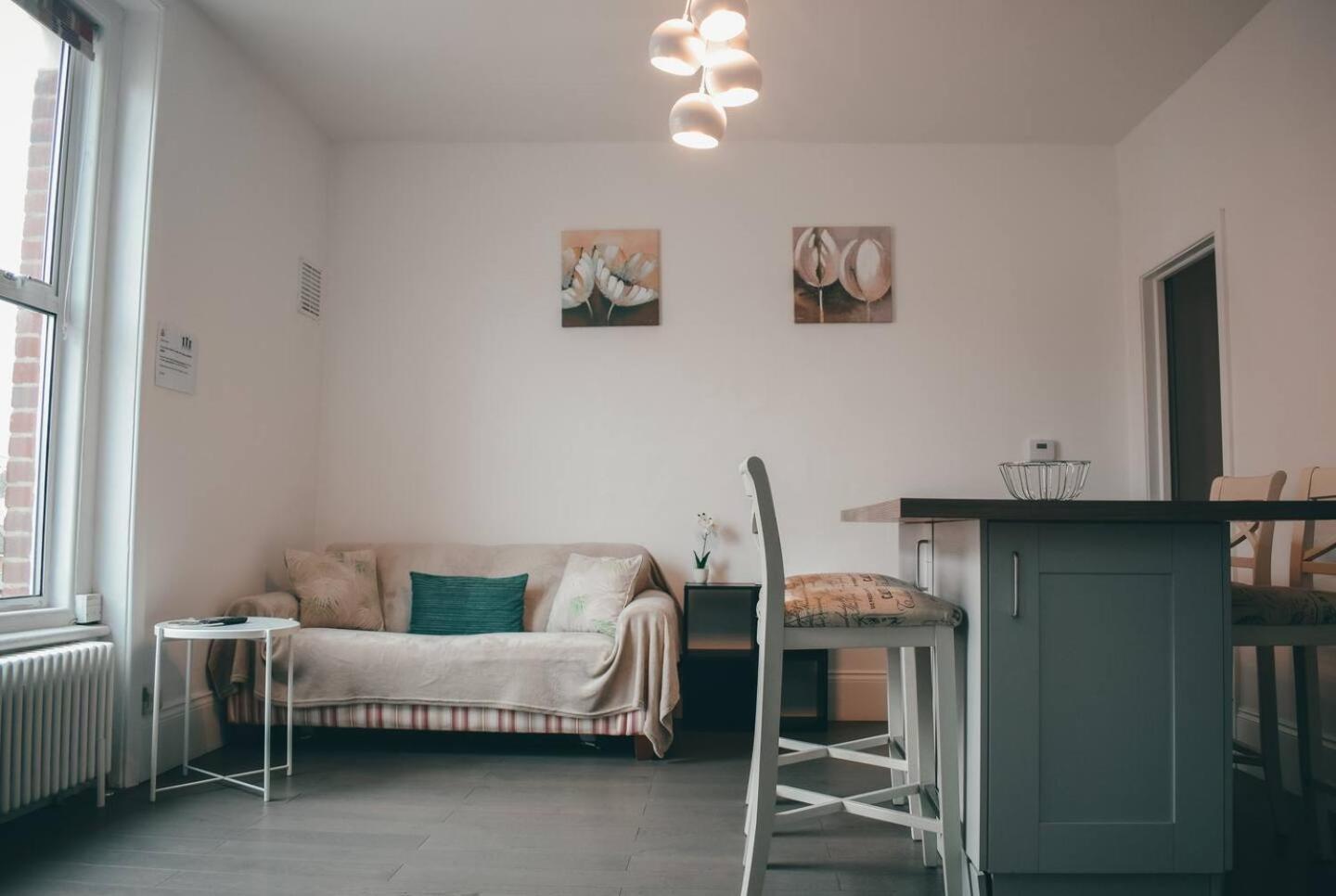 The Twickenham Apartment Near Strawberry Hill Bagian luar foto