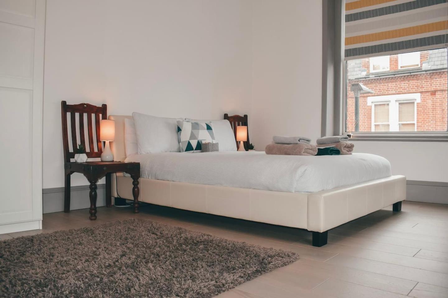The Twickenham Apartment Near Strawberry Hill Bagian luar foto