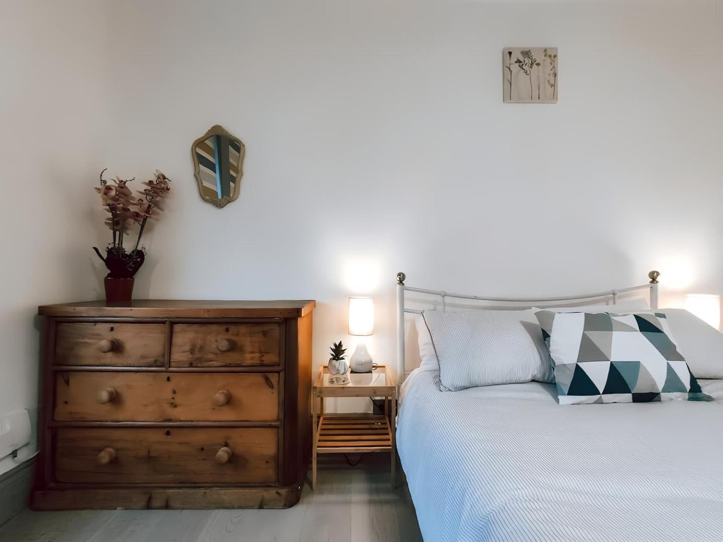 The Twickenham Apartment Near Strawberry Hill Bagian luar foto